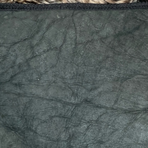 UGG Australia Suede pocket Messenger /
crossbody Bag - Picture 4 of 10